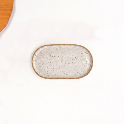 Travessa Retangular com Laterais Arredondados em cerâmica artesanal — tamanho 19CM x 10CM, argila Flocos, esmalte Branco AMME