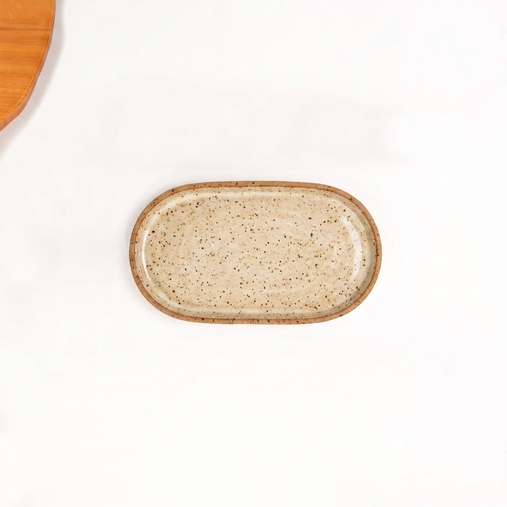 Travessa Retangular com Laterais Arredondados em cerâmica artesanal — tamanho 19CM x 10CM, argila Flocos, esmalte Pedra Sabão