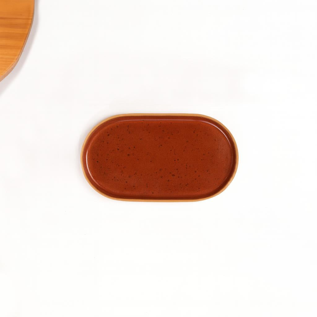 Travessa Retangular com Laterais Arredondados em cerâmica artesanal — tamanho 19CM x 10CM, argila Flocos, esmalte Sol de Terracota