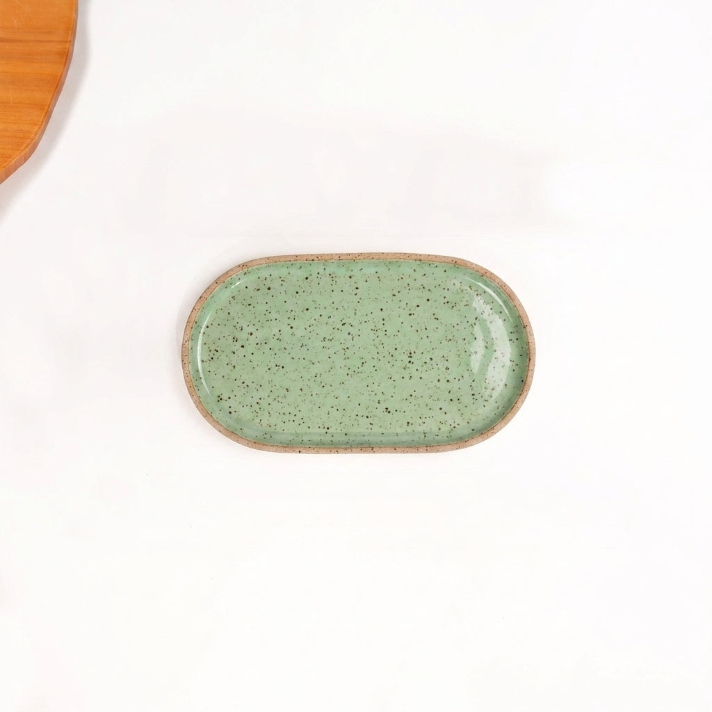 Travessa Retangular com Laterais Arredondados em cerâmica artesanal — tamanho 19CM x 10CM, argila Flocos, esmalte Verde Menta