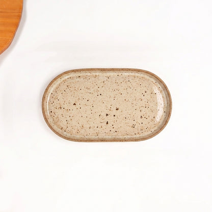 Travessa Retangular com Laterais Arredondados em cerâmica artesanal — tamanho 24CM x 13CM, argila Flocos, esmalte Pedra Sabão