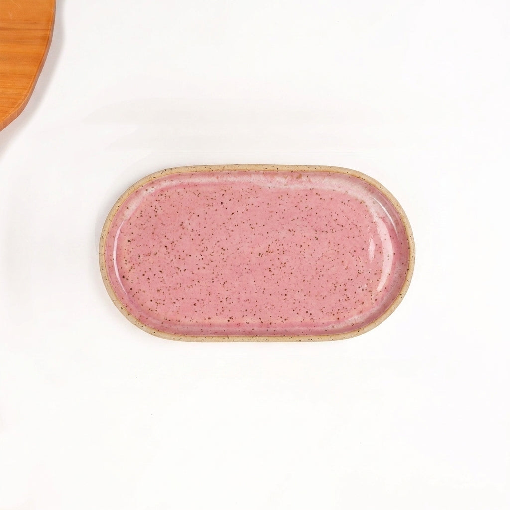 Travessa Retangular com Laterais Arredondados em cerâmica artesanal — tamanho 24CM x 13CM, argila Flocos, esmalte Rosa Barbie