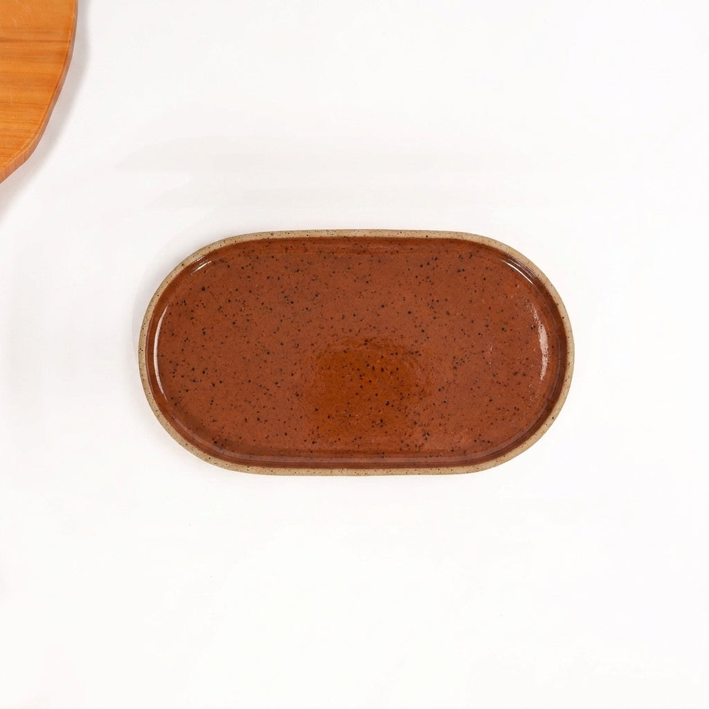 Travessa Retangular com Laterais Arredondados em cerâmica artesanal — tamanho 24CM x 13CM, argila Flocos, esmalte Sol de Terracota