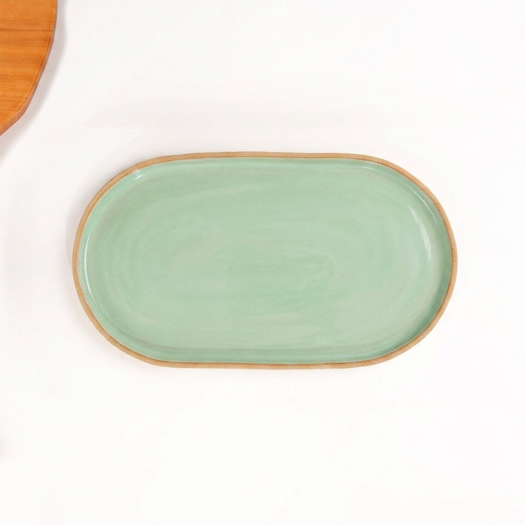 Travessa Retangular com Laterais Arredondados em cerâmica artesanal — tamanho 32CM x 17CM, argila Cappuccino, esmalte Verde Menta