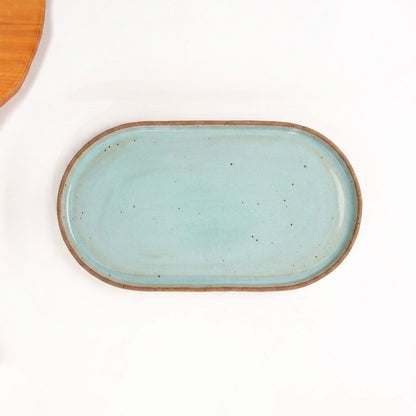 Travessa Retangular com Laterais Arredondados em cerâmica artesanal — tamanho 32CM x 17CM, argila Flocos, esmalte Jujuba
