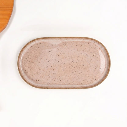 Travessa Retangular com Laterais Arredondados em cerâmica artesanal — tamanho 32CM x 17CM, argila Flocos, esmalte Nude