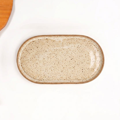 Travessa Retangular com Laterais Arredondados em cerâmica artesanal — tamanho 32CM x 17CM, argila Flocos, esmalte Pedra Sabão