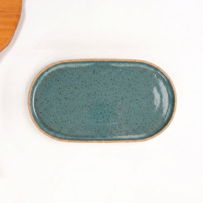 Travessa Retangular com Laterais Arredondados em cerâmica artesanal — tamanho 32CM x 17CM, argila Flocos, esmalte Verde Exército