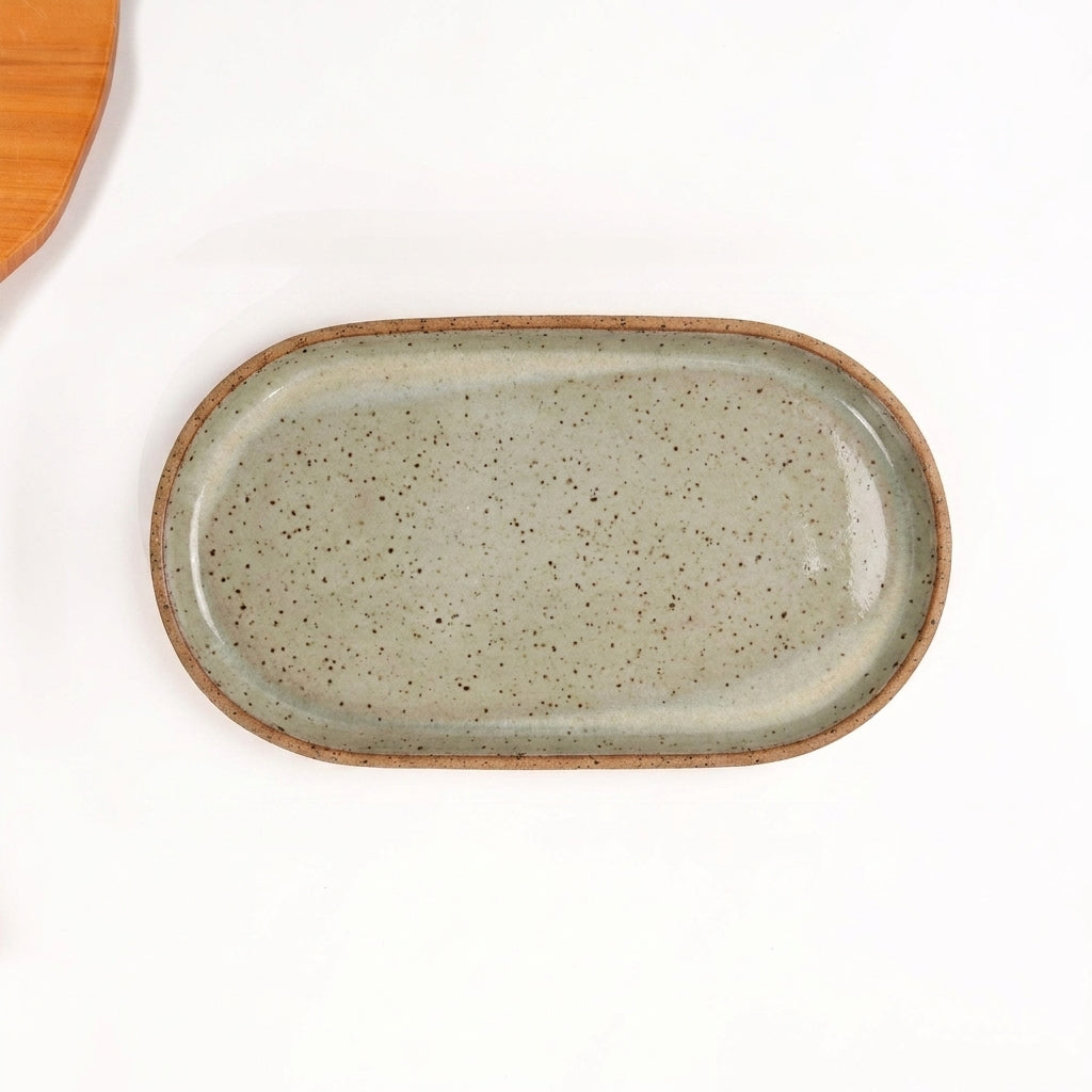 Travessa Retangular com Laterais Arredondados em cerâmica artesanal — tamanho 32CM x 17CM, argila Flocos, esmalte Verde Pompeia