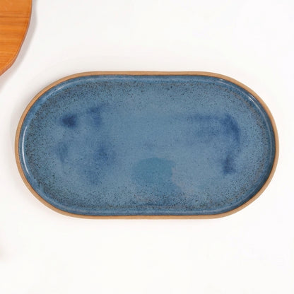 Travessa Retangular com Laterais Arredondados em cerâmica artesanal — tamanho 37CM x 21CM, argila Cappuccino, esmalte Azul Safira