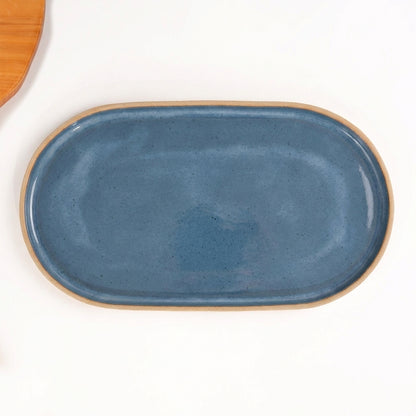 Travessa Retangular com Laterais Arredondados em cerâmica artesanal — tamanho 37CM x 21CM, argila Cappuccino, esmalte Azul Safira