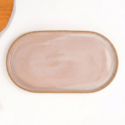 Travessa Retangular com Laterais Arredondados em cerâmica artesanal — tamanho 37CM x 21CM, argila Cappuccino, esmalte Nude