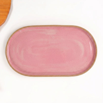 Travessa Retangular com Laterais Arredondados em cerâmica artesanal — tamanho 37CM x 21CM, argila Cappuccino, esmalte Rosa Barbie