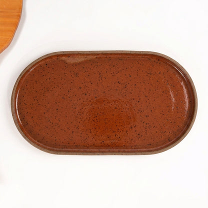 Travessa Retangular com Laterais Arredondados em cerâmica artesanal — tamanho 37CM x 21CM, argila Flocos, esmalte Sol de Terracota