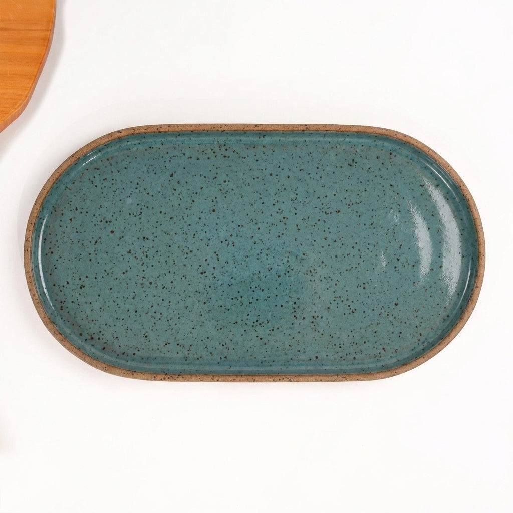 Travessa Retangular com Laterais Arredondados em cerâmica artesanal — tamanho 37CM x 21CM, argila Flocos, esmalte Verde Exército