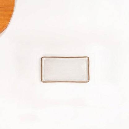 Travessa Retangular em cerâmica artesanal — tamanho 24CM x 13CM, argila Cappuccino, esmalte Branco AMME