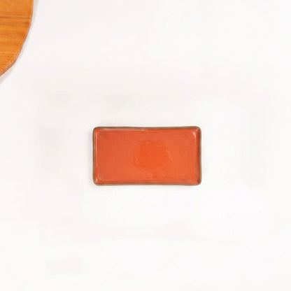Travessa Retangular em cerâmica artesanal — tamanho 24CM x 13CM, argila Cappuccino, esmalte Laranja Intenso