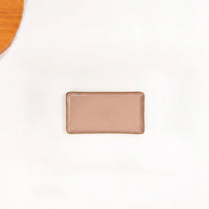 Travessa Retangular em cerâmica artesanal — tamanho 24CM x 13CM, argila Cappuccino, esmalte Nude