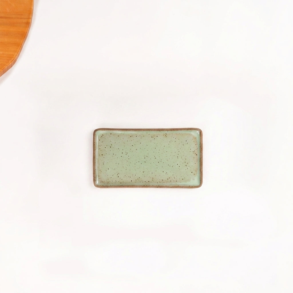 Travessa Retangular em cerâmica artesanal — tamanho 24CM x 13CM, argila Flocos, esmalte Verde Menta