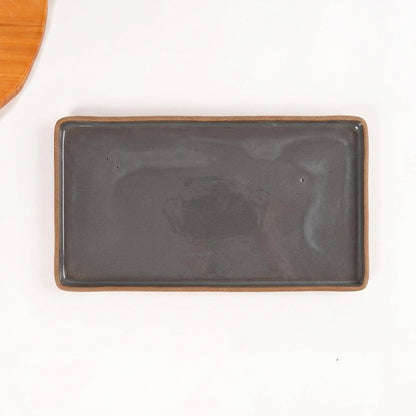 Travessa Retangular em cerâmica artesanal — tamanho 28CM x 15CM, argila Cappuccino, esmalte Grafite