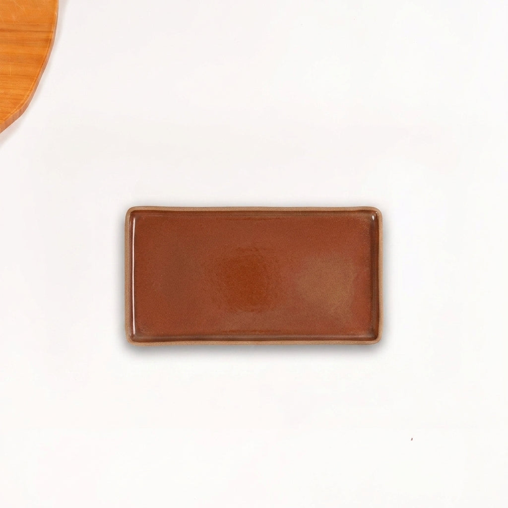 Travessa Retangular em cerâmica artesanal — tamanho 28CM x 15CM, argila Cappuccino, esmalte Sol de Terracota