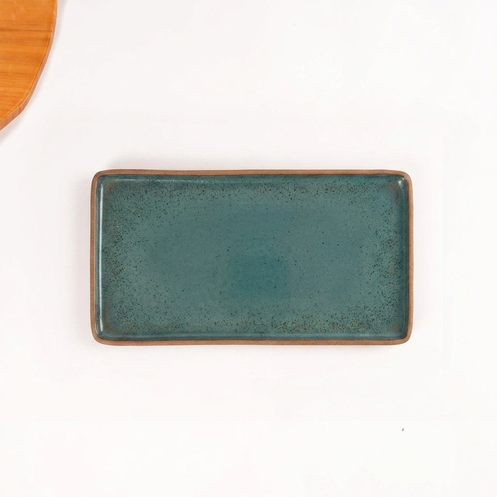 Travessa Retangular em cerâmica artesanal — tamanho 28CM x 15CM, argila Cappuccino, esmalte Verde Exército