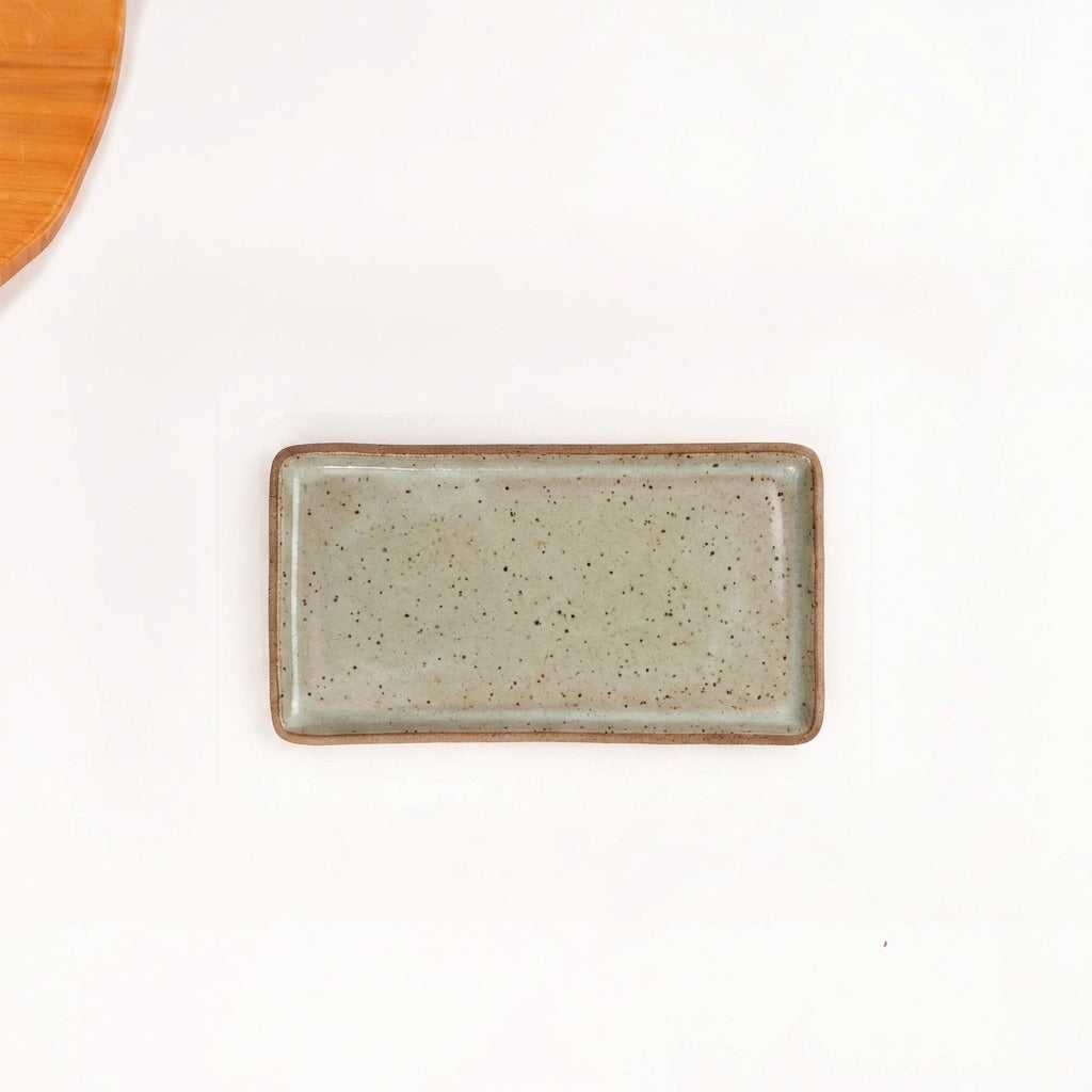 Travessa Retangular em cerâmica artesanal — tamanho 28CM x 15CM, argila Flocos, esmalte Verde Pompeia