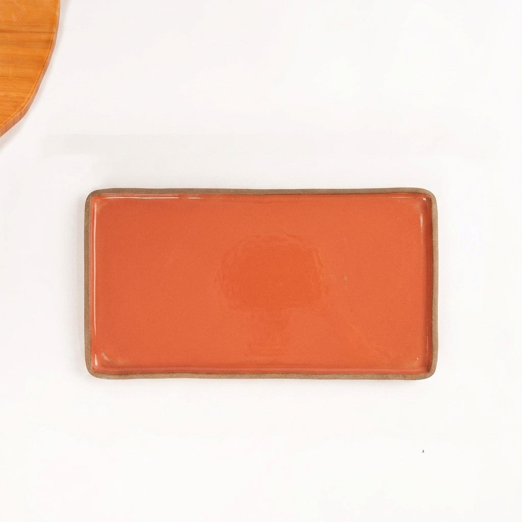 Travessa Retangular em cerâmica artesanal — tamanho 32CM x 17CM, argila Cappuccino, esmalte Laranja Intenso