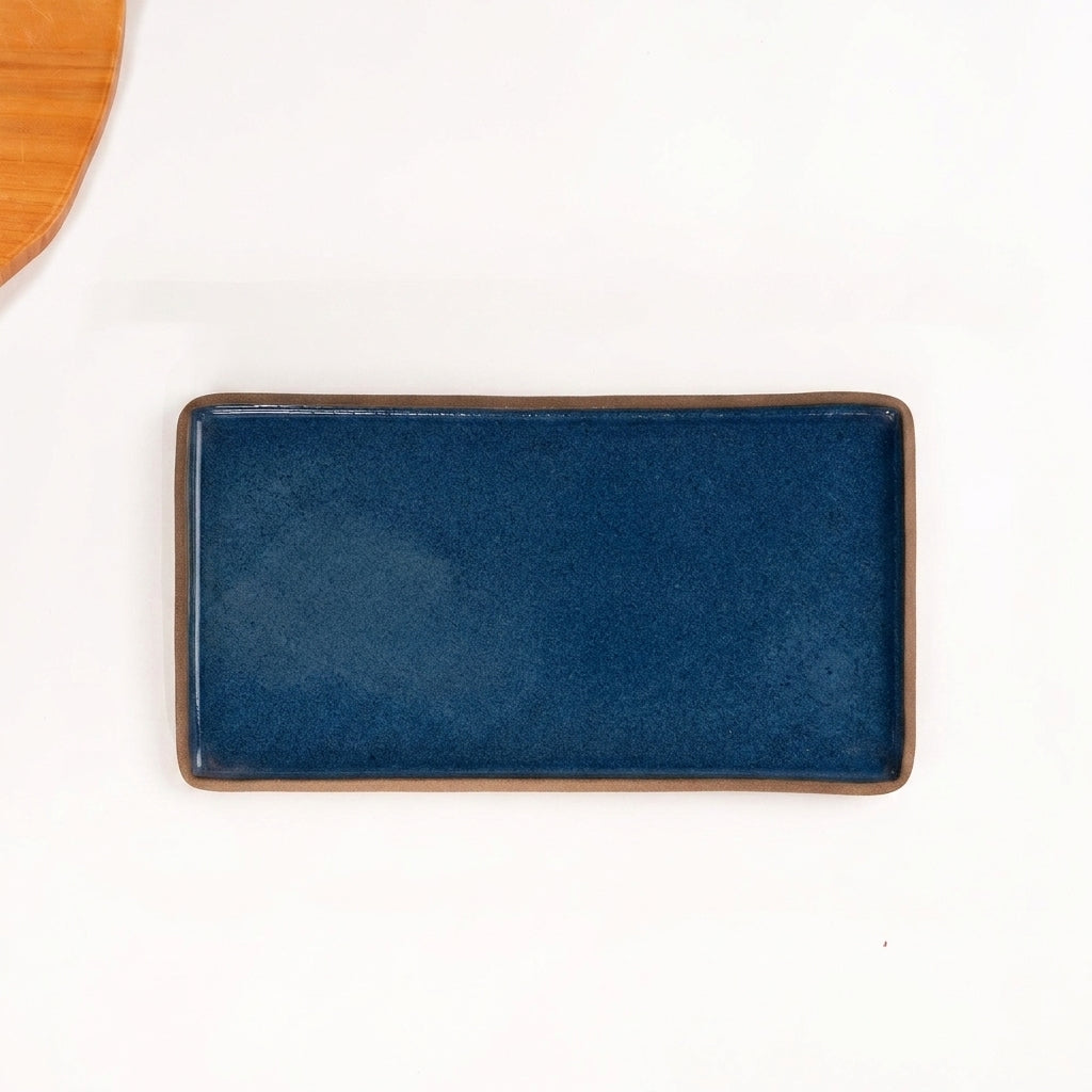 Travessa Retangular em cerâmica artesanal — tamanho 32CM x 17CM, argila Cappuccino, esmalte Lazuli