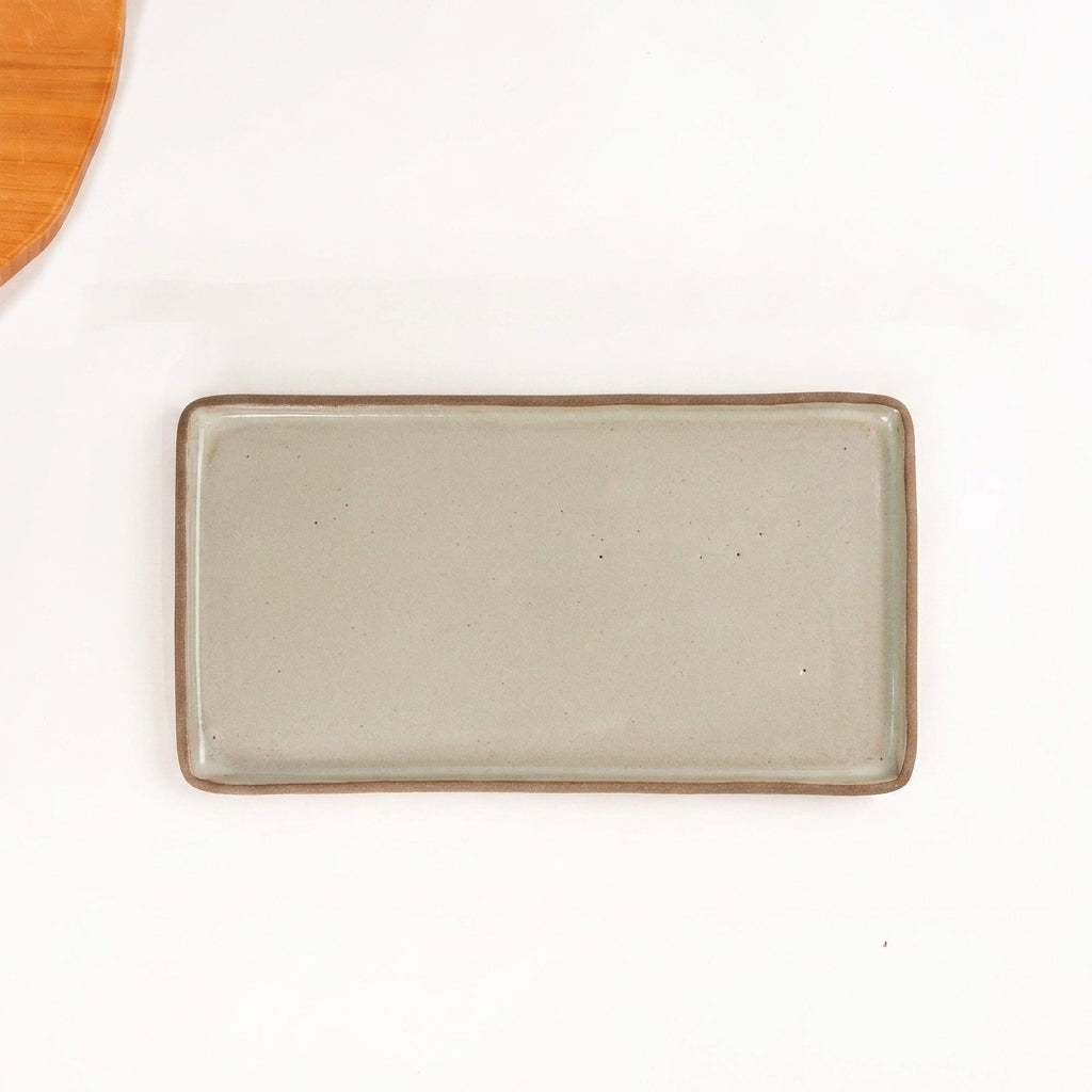 Travessa Retangular em cerâmica artesanal — tamanho 32CM x 17CM, argila Cappuccino, esmalte Verde Pompeia