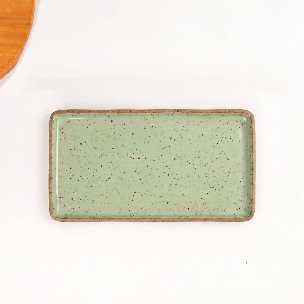 Travessa Retangular em cerâmica artesanal — tamanho 32CM x 17CM, argila Flocos, esmalte Verde Menta