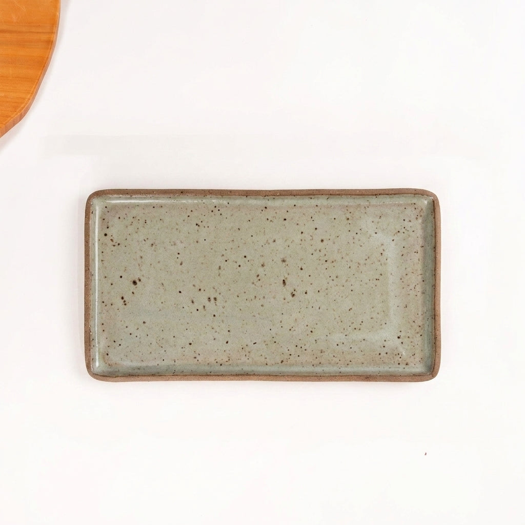 Travessa Retangular em cerâmica artesanal — tamanho 32CM x 17CM, argila Flocos, esmalte Verde Pompeia