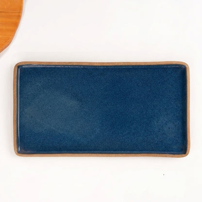Travessa Retangular em cerâmica artesanal — tamanho 38CM x 20CM, argila Cappuccino, esmalte Lazuli