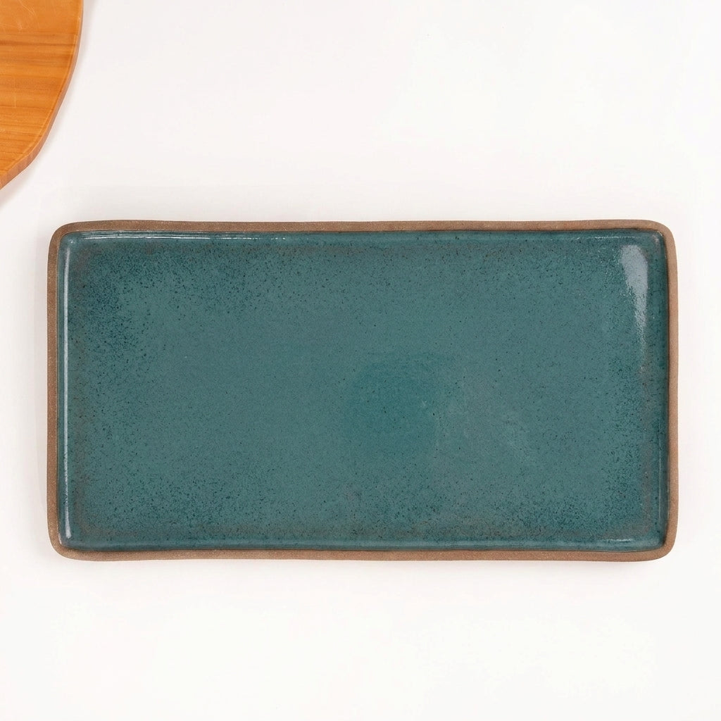 Travessa Retangular em cerâmica artesanal — tamanho 38CM x 20CM, argila Cappuccino, esmalte Verde Exército
