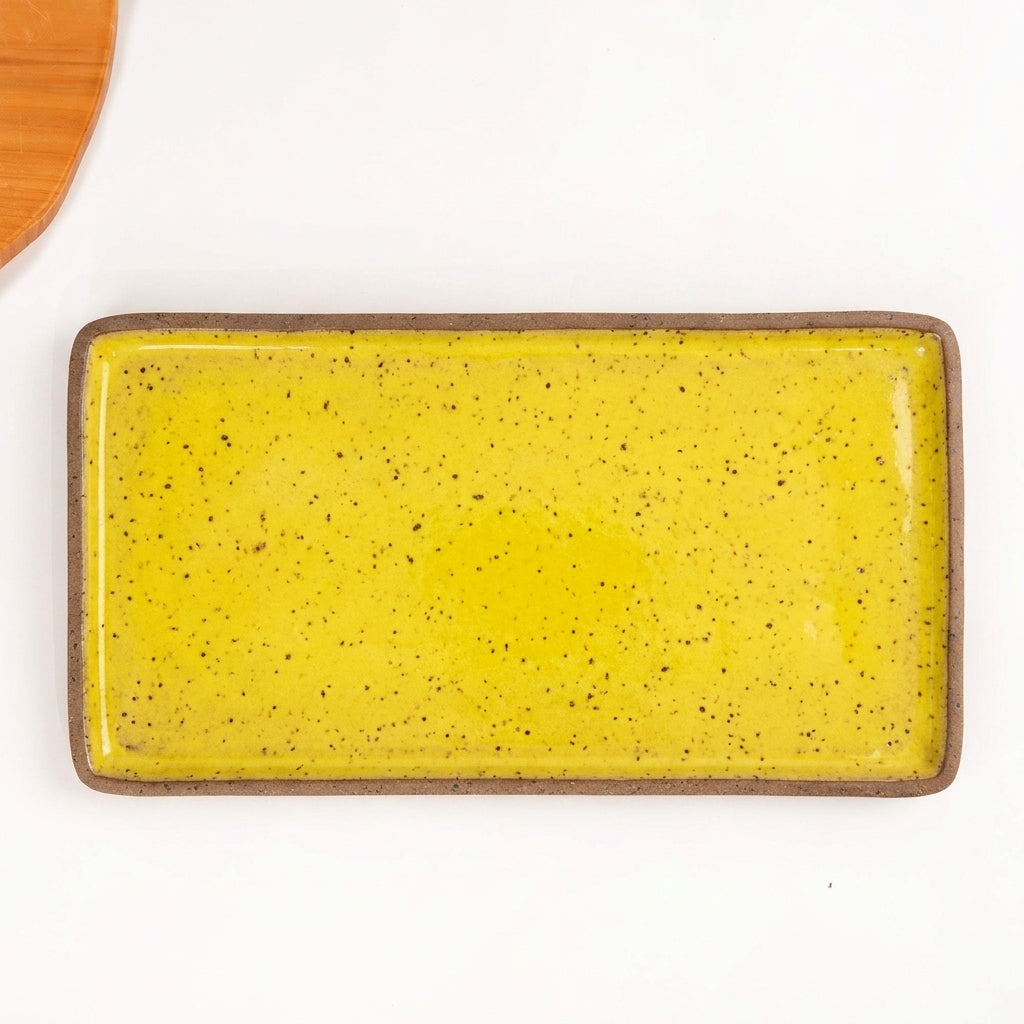 Travessa Retangular em cerâmica artesanal — tamanho 38CM x 20CM, argila Flocos, esmalte Amarelo Intenso