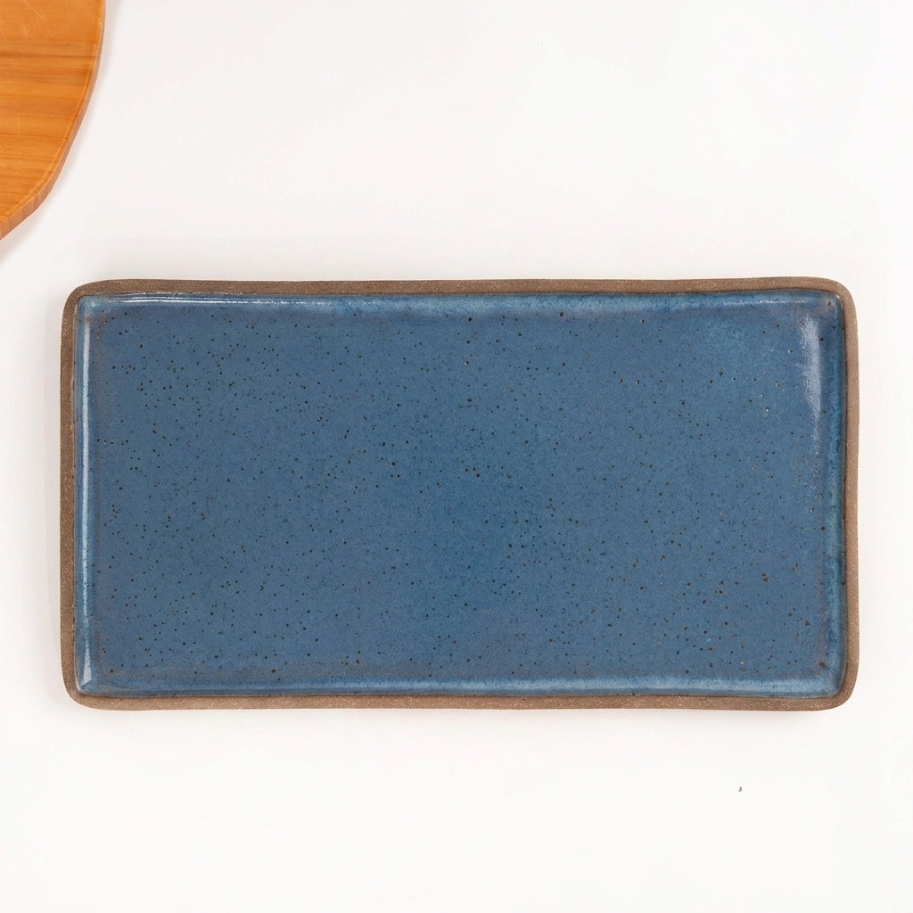 Travessa Retangular em cerâmica artesanal — tamanho 38CM x 20CM, argila Flocos, esmalte Azul Safira