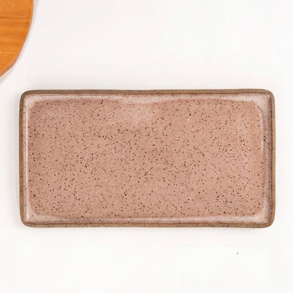 Travessa Retangular em cerâmica artesanal — tamanho 38CM x 20CM, argila Flocos, esmalte Nude