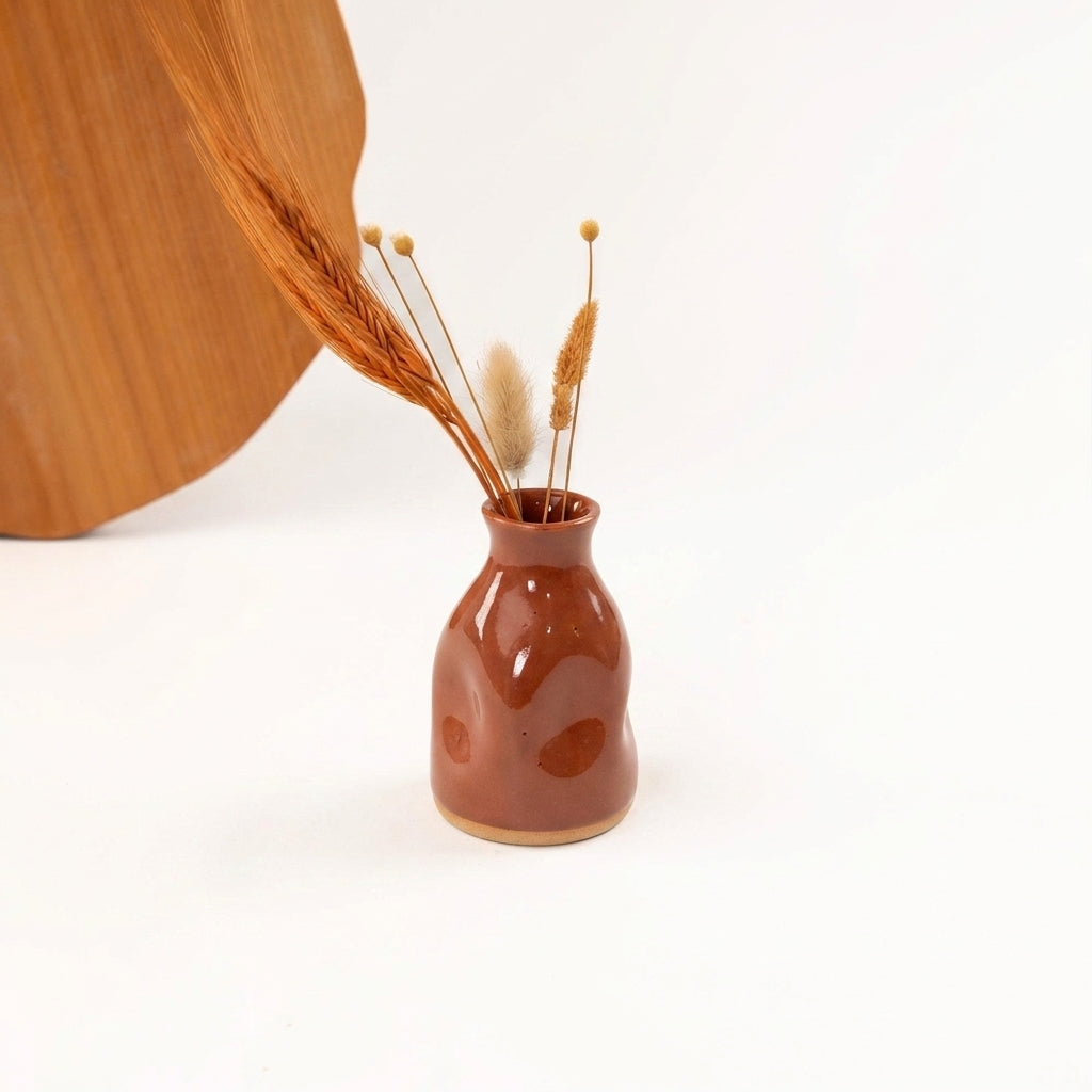 Vasinho Amassadinho em cerâmica artesanal — argila Cappuccino, esmalte Sol de Terracota