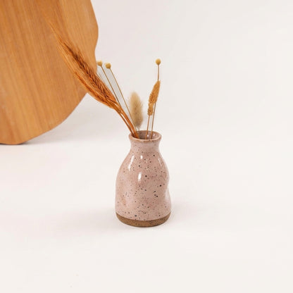 Vasinho Amassadinho em cerâmica artesanal — argila Flocos, esmalte Nude