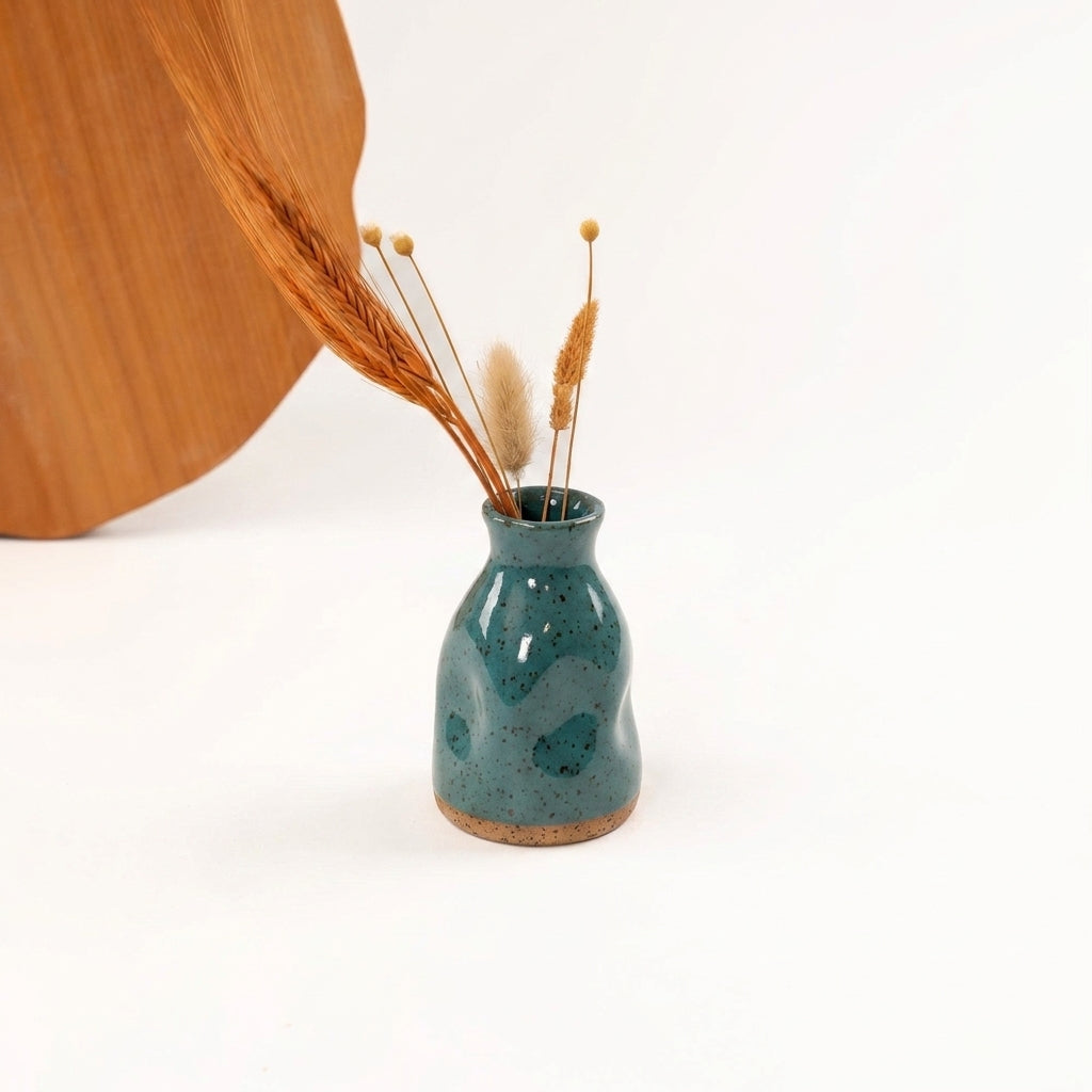 Vasinho Amassadinho em cerâmica artesanal — argila Flocos, esmalte Verde Exército