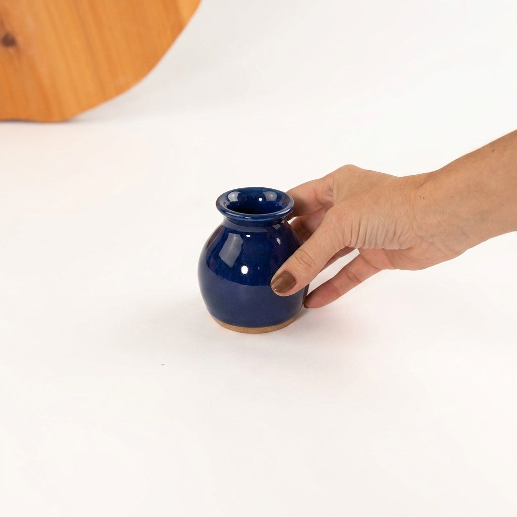 Vasinho de Mesa Posta em cerâmica artesanal — argila Cappuccino, esmalte Lazuli