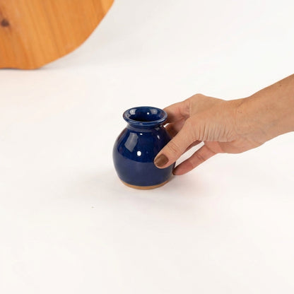Vasinho de Mesa Posta em cerâmica artesanal — argila Cappuccino, esmalte Lazuli