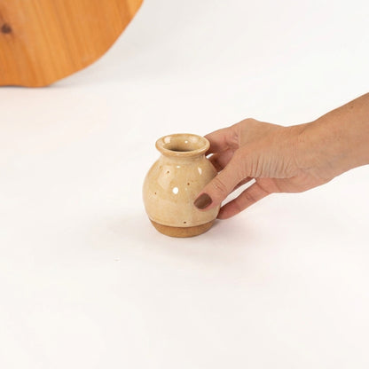 Vasinho de Mesa Posta em cerâmica artesanal — argila Cappuccino, esmalte Pedra Sabão