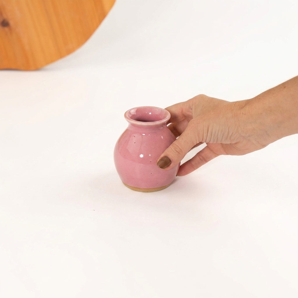 Vasinho de Mesa Posta em cerâmica artesanal — argila Cappuccino, esmalte Rosa Barbie