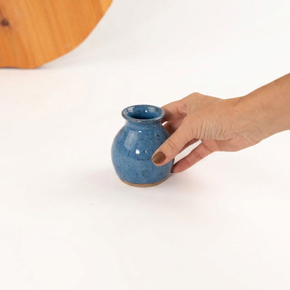 Vasinho de Mesa Posta em cerâmica artesanal — argila Flocos, esmalte Azul Safira