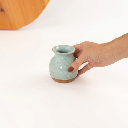 Vasinho de Mesa Posta em cerâmica artesanal — argila Flocos, esmalte Jujuba