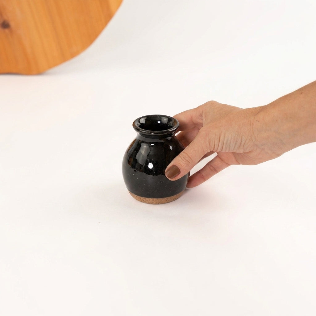 Vasinho de Mesa Posta em cerâmica artesanal — argila Flocos, esmalte Preto Ébano