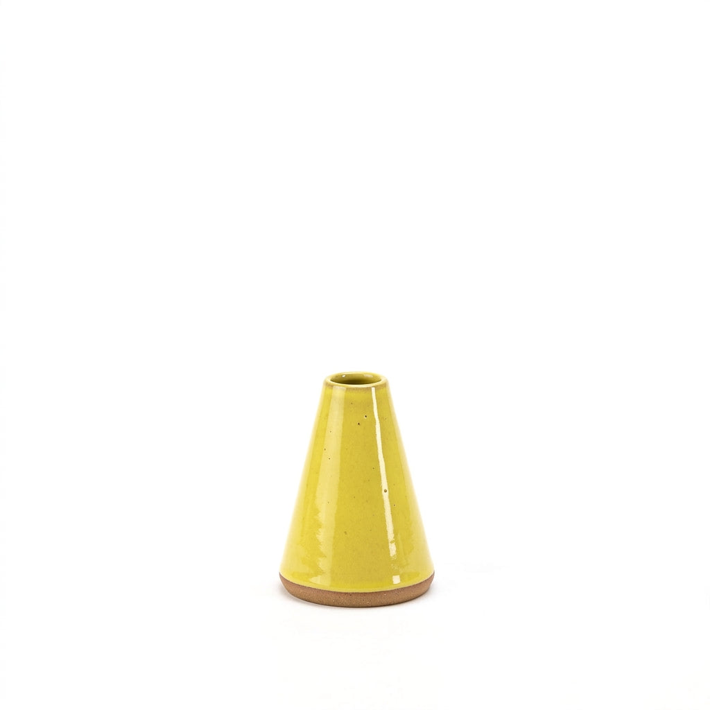 Vaso Cone em cerâmica artesanal — tamanho 11CM, argila Cappuccino, esmalte Amarelo Intenso