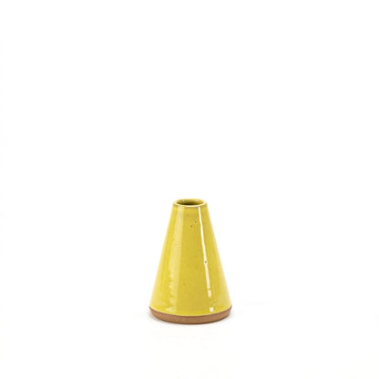 Vaso Cone em cerâmica artesanal — tamanho 11CM, argila Cappuccino, esmalte Amarelo Intenso