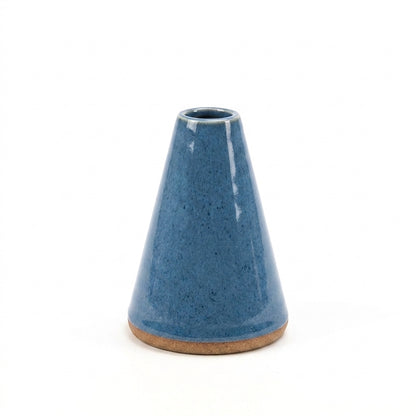 Vaso Cone em cerâmica artesanal — tamanho 11CM, argila Cappuccino, esmalte Azul Safira